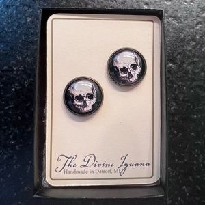 Skull post earrings, never worn.